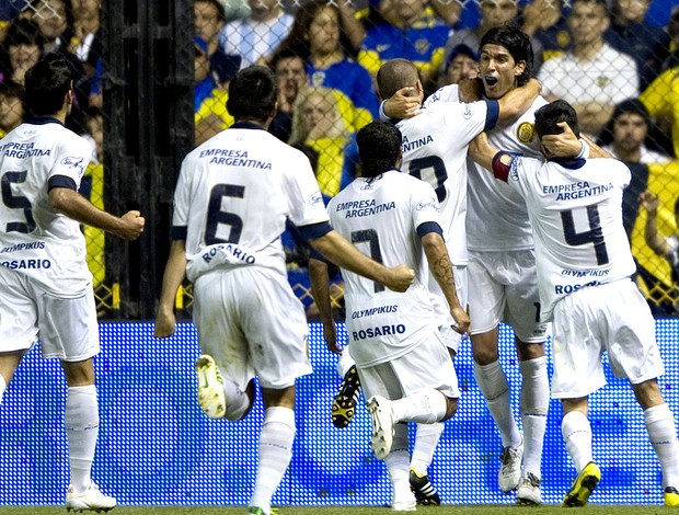 Loco Abreu gol Rosário contra Boca Juniors (Foto: AFP) Loco Abreu gol Rosário contra Boca Juniors (Foto: AFP)
