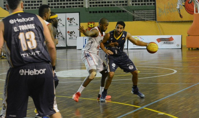 Osasco x Mogi das Cruzes Campeonato Paulista de basquete (Foto: Cairo Oliveira)