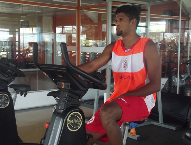Alysson foi submetido a testes físicos em uma academia da zona Sul de Natal (Foto: Tiago Menezes/GLOBOESPORTE.COM) Alysson foi submetido a testes físicos em uma academia da zona Sul de Natal (Foto: Tiago Menezes/GLOBOESPORTE.COM)