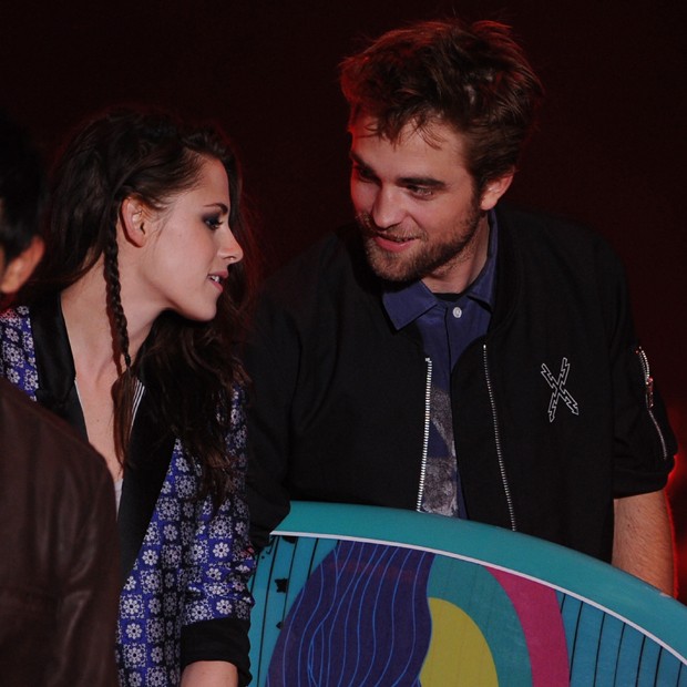 Kristen e Robert Pattinson compareceram juntos no Teen Choice Awards (Foto: Getty Images)