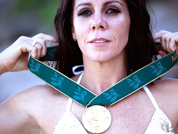 Sandra Pires ensaio 40 anos medalha (Foto: Divulgação)