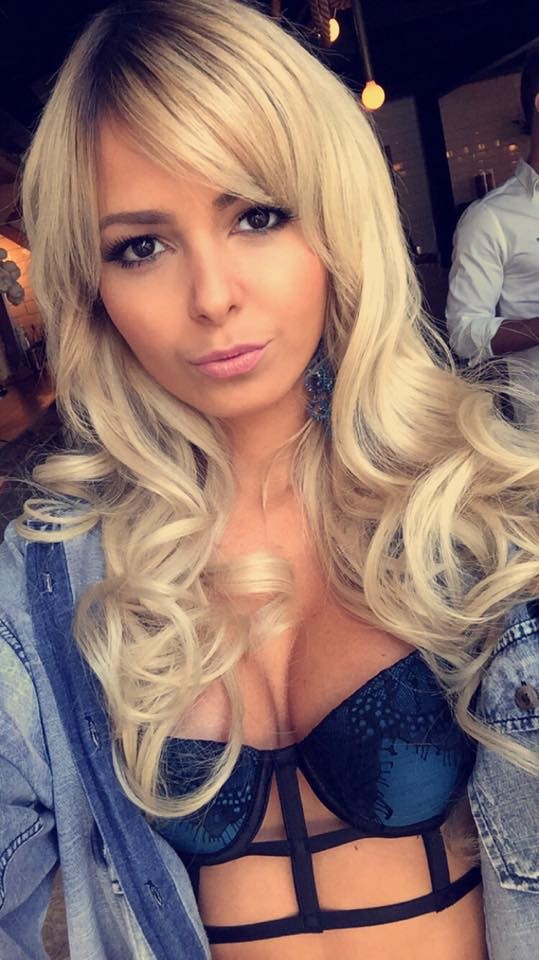 Jhenny Andrade ring girl UFC