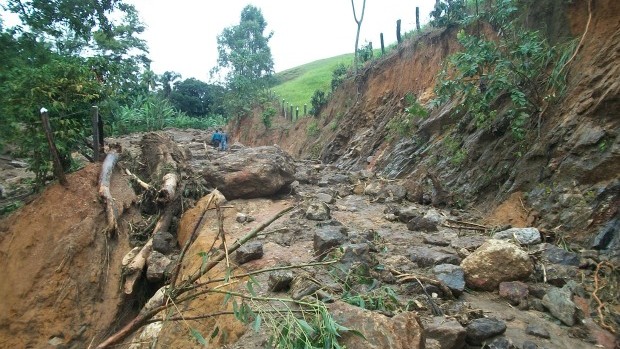 Deslizamento em Guarapari deixa oito feridos (Foto: Antonio Nivaldo/Secretario de Agricultura de Guarapari)