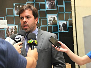 Delegado Thyago Tenório falou sobre o caso na manhã desta sexta-feira (13) (Foto: Suelen Gonçalves/G1 AM)