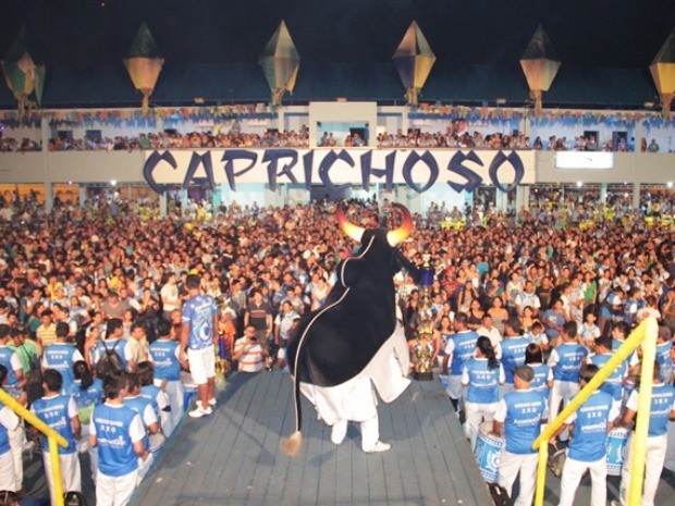Galera do Caprichoso provocou o Garantido durante a celebração em Parintins (Foto: Wanderley Souza - Divulgação)
