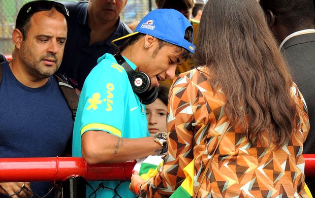 neymar brasil gávea (Foto: Márcio Iannacca / Globoesporte.com)