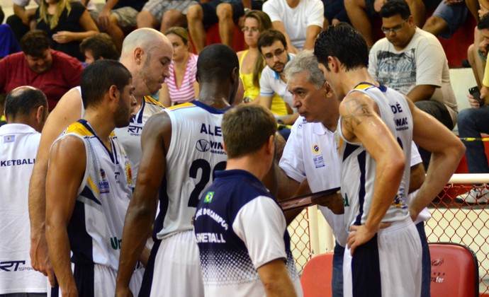 Técnico Luiz Zanon São José Basquete (Foto: Danilo Sardinha/GloboEsporte.com)