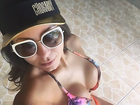 Andressa Ferreira mostra curvas de biquíni em selfie