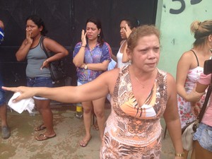 Rosalina Martins, mãe da vítima, inconformada com a morte (Foto: John Pacheco/G1)