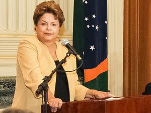 A presidente Dilma Rousseff durante assinatura do contrato para construção plataformas de petróleo em Porto Alegre (Foto: Roberto Stuckert Filho/PR)