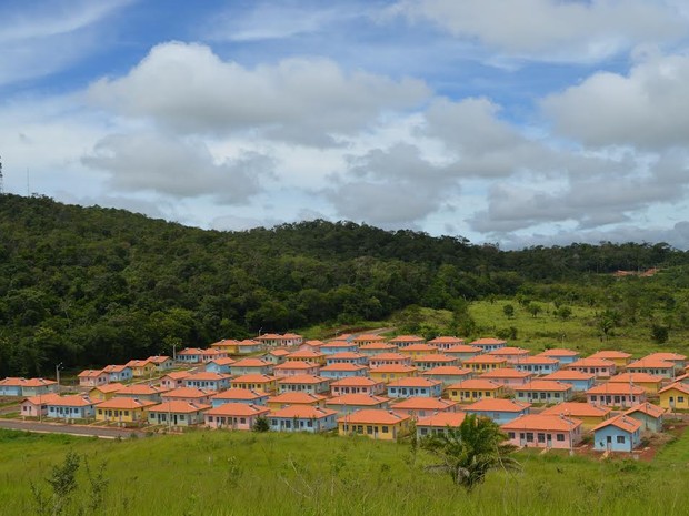 As mais de 400 casas populares só deverão ser entregues em junho deste ano, em Cacoal, RO (Foto: Fernanda Bonilha/G1)