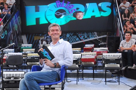 Serginho Groisman no palco do 'Altas horas' (Foto: Zé Paulo Cardeal/TV Globo)