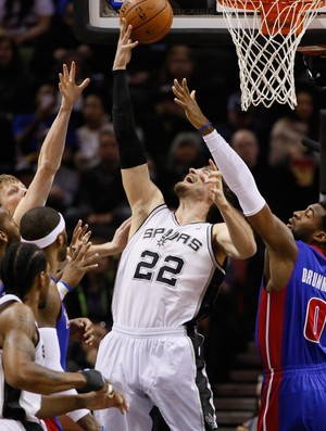 Basquete NBA - Tiago Splitter e Andre Drummond, Detroit Pistons x San Antonio Spurs (Foto: Reuters)