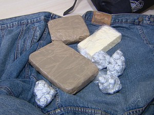 Dois quilos de cocaína foram encontrados com homem em Santana (Foto: Reprodução/Rede Amazônica)