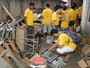 Calouros da USP fazem limpeza em asilo de São Carlos em trote solidário