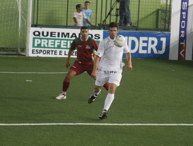 O Santos, de Paulo Rink, enfrenta o Fluminense, de Djair, no showbol (Foto: Ricardo Cassiano/Divulgação)