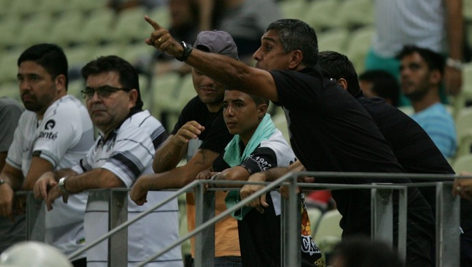 Silas Pereira, técnico do Ceará torcida (Foto: Kid Júnior/Agência Diário )