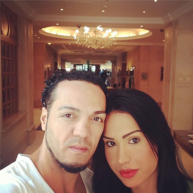 Gracyanne e Belo em hotel em Paris (Foto: Instagram)