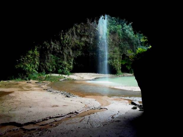 Cachoeira e cavernas naturais são atração em Brasil Novo (Foto: Patrícia Parnov / Arquivo Pessoal)