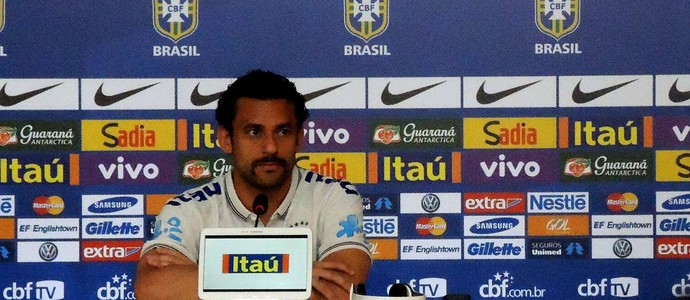 Fred Brasil coletiva (Foto: Alexandre Lozetti)