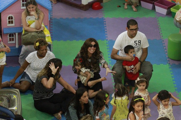 Giovanna Antonelli com as filhas em shopping do Rio (Foto: Dilson Silva / AgNews)