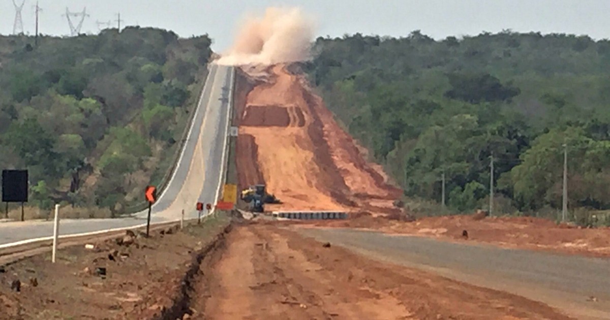 G Trecho Da Br Em Mato Grosso Bloqueado Para Detona O De