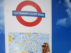 Em turnê pela Europa, Valesca Popozuda anda de metrô em Londres