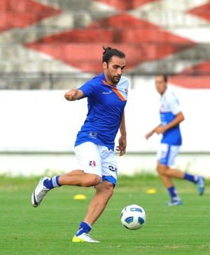 Léo Gamalho santa cruz (Foto: Aldo Carneiro / Pernambuco Press)