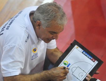 Técnico Luiz Zanon São José Basquete (Foto: Divulgação/PMSJC)