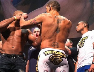 Pesão encarada pesagem UFC (Foto: Reprodução / Twitter)