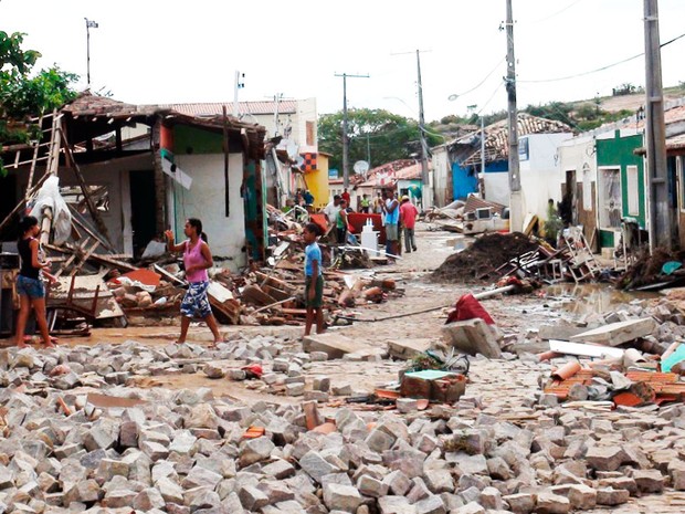 Chuva provoca destruição na cidade de Lajedinho, na Bahia (Foto: Ruan Melo/G1)