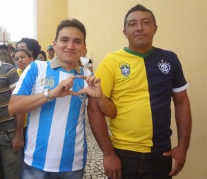Primos viajaram 12 horas por uma foto com a taça (Foto: Gustavo Pêna)