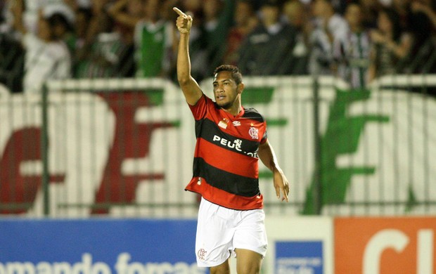 Hernane comemora, Flamengo x Fluminense (Foto: Guilherme Pinto/Agência O Globo)