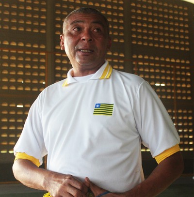 Bombom, treinador de basquete  (Foto: Ramiro Pena)