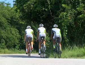Ciclistas treinam para a Copa Rio, em Angra dos Reis (Foto: Reprodução SporTV) Ciclistas treinam para a Copa Rio, em Angra dos Reis (Foto: Reprodução SporTV)