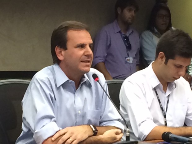 Eduardo Paes em coletiva sobre o esquema de trânsito durante os Jogos de 2016 (Foto: Cristina Boeckel/G1)