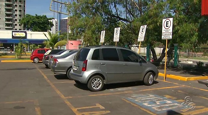 Em estacionamentos é comum o desrespeito aos idosos (Foto: Amazônia TV)