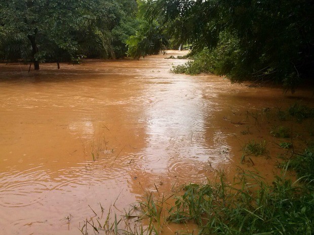 Rio da Casca transbordou após chuvas fortes (Foto: Arquivo pessoal)