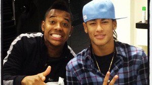 Neymar aproveita férias de Robinho no Brasil para tietar o 'amigo e ídolo' (Reprodução)