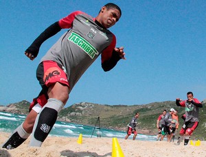 ygor figueirense treino praia mole (Foto: Divulgação / Site Oficial do Figueirense)