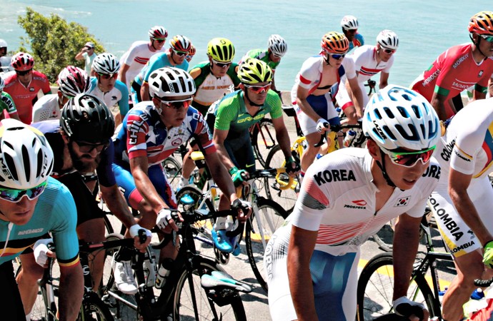 Kleber Ramos (no Centro de Verde) ciclismo de estrada doping (Foto: Alexandre Loureiro/Exemplus/COB)