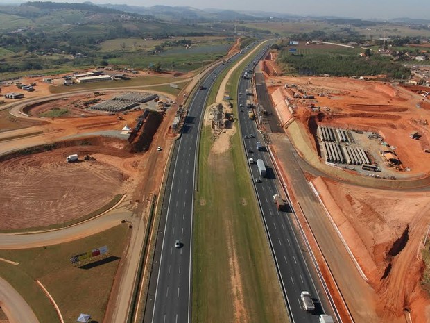 G Obra Altera Tr Fego Na Rodovia Dos Bandeirantes Durante Fim De