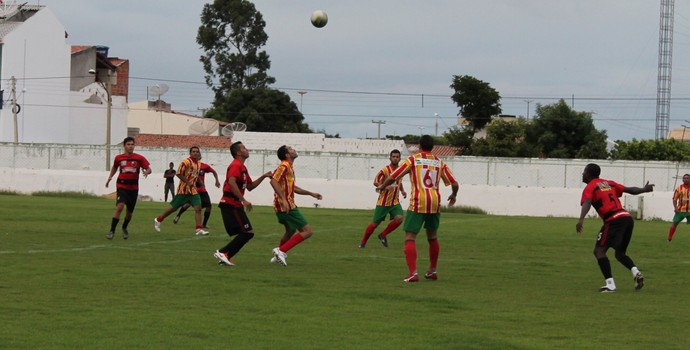 Petrolina e Flamengo fazem primeiro jogo do Campeonato amador  (Foto: Emerson Rocha) Petrolina e Flamengo fazem primeiro jogo do Campeonato amador  (Foto: Emerson Rocha)