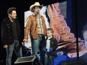 Com o chapéu de Sorocaba e o penteado de Fernando, Henry decidiu agradar os dois ídolos (Foto: Géssica Valentini/G1)