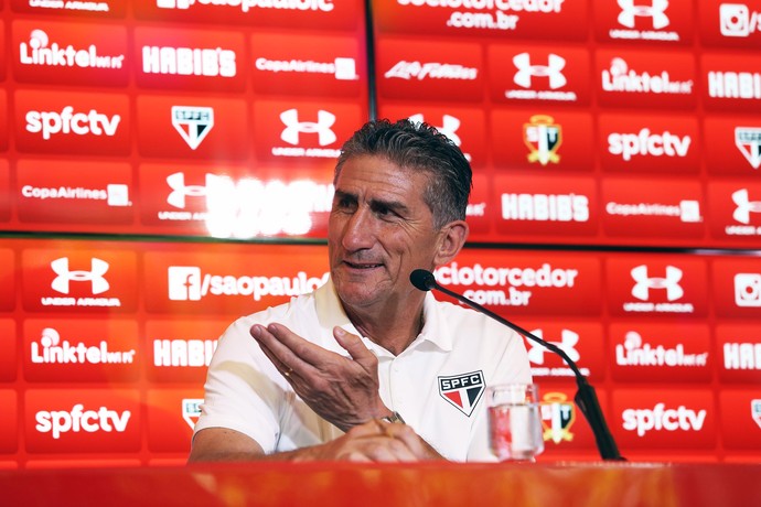 São Paulo Edgardo Bauza  aponta (Foto: Marcos Ribolli)