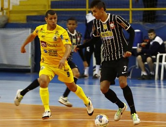 Corinthians bate São José e garante ponta na Liga Paulista de Futsal
