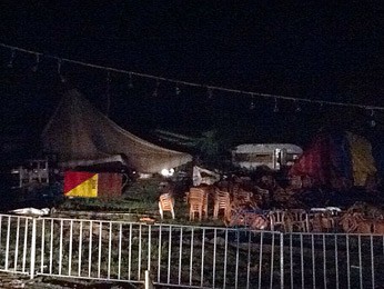 Lona de circo caiu após temporal em Capão da Canoa, RS (Foto: Francine Rabuske/RBS TV)