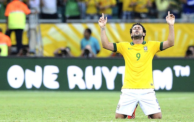 Fred gol Brasil jogo Itália em Salvador (Foto: EFE) Fred gol Brasil jogo Itália em Salvador (Foto: EFE)