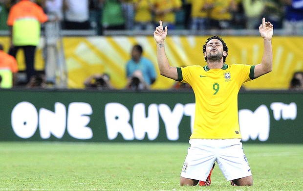 Fred gol Brasil jogo Itália em Salvador (Foto: EFE)