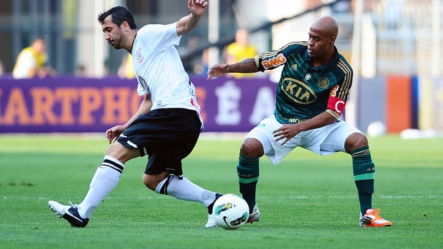 Douglas e Marcos Assunção, Palmeiras x Corinthians (Foto: Marcos Ribolli / Globoesporte.com)
